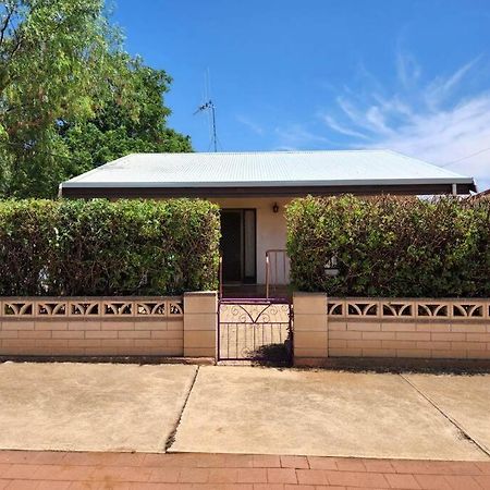 The House With The Purple Gate Villa Broken Hill Exterior photo